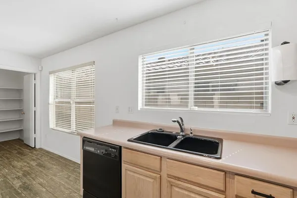 $2,295 | 714 East Michigan Avenue, Phoenix, AZ 85022