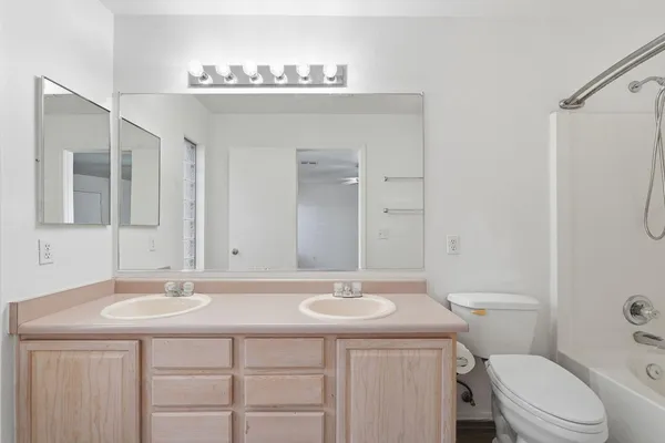 $2,295 | 714 East Michigan Avenue, Phoenix, AZ 85022