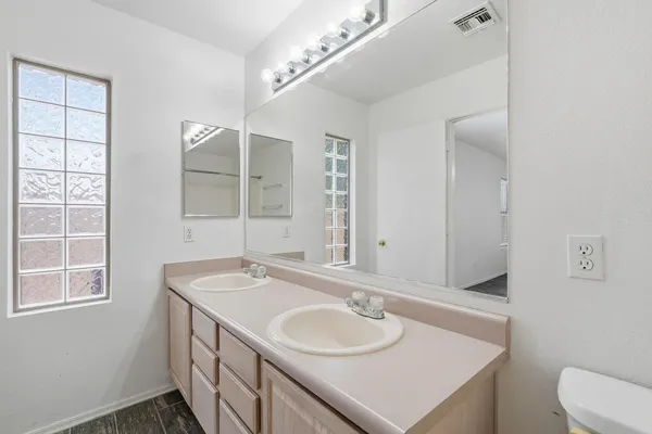 $2,295 | 714 East Michigan Avenue, Phoenix, AZ 85022