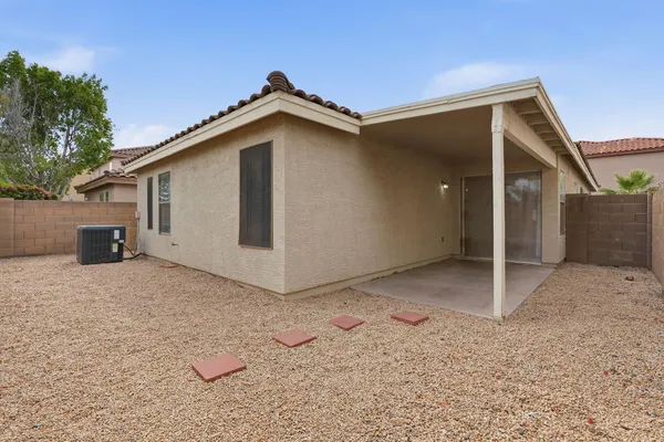 $2,295 | 714 East Michigan Avenue, Phoenix, AZ 85022
