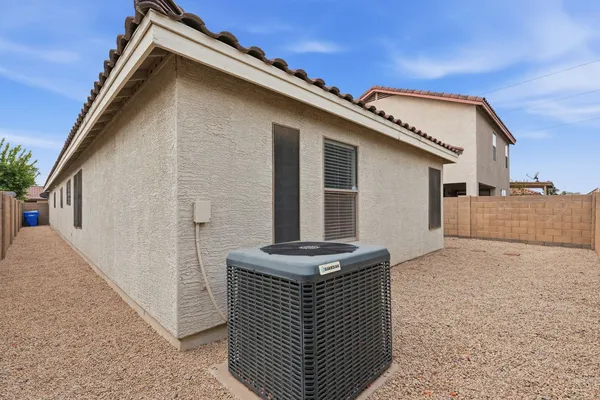 $2,295 | 714 East Michigan Avenue, Phoenix, AZ 85022