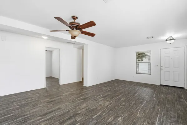 $2,295 | 714 East Michigan Avenue, Phoenix, AZ 85022