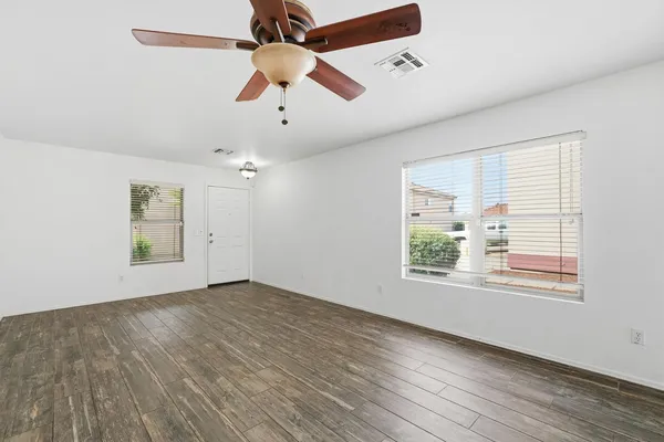 $2,295 | 714 East Michigan Avenue, Phoenix, AZ 85022