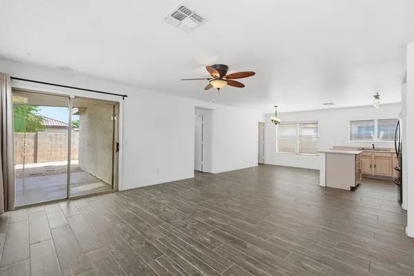 $2,295 | 714 East Michigan Avenue, Phoenix, AZ 85022