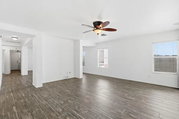 $2,295 | 714 East Michigan Avenue, Phoenix, AZ 85022