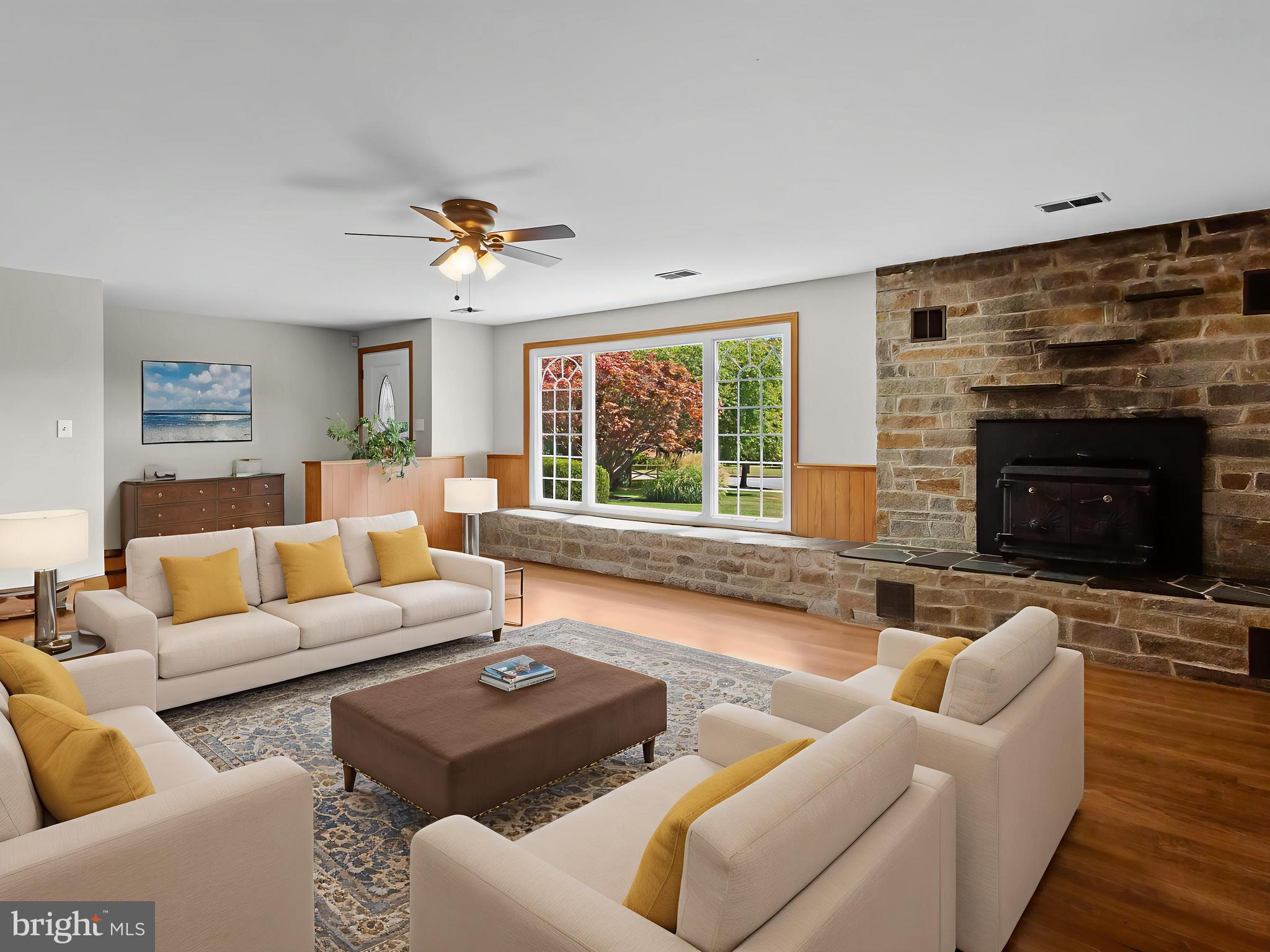 14958 New Windsor Road New Windsor, MD 21776 - Photo 2 of 38 Living Room