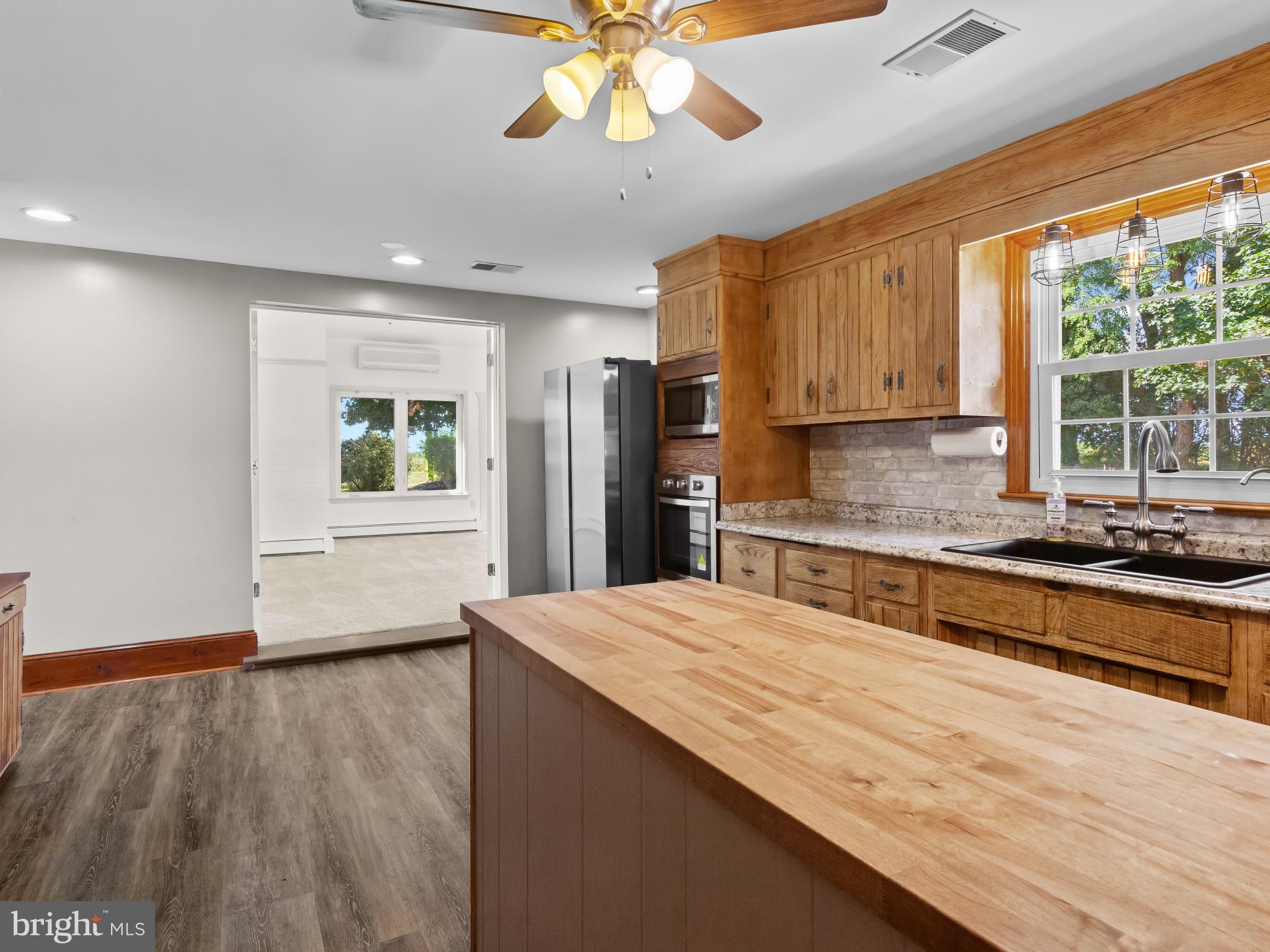 14958 New Windsor Road New Windsor, MD 21776 - Photo 9 of 38 Country Kitchen with Island