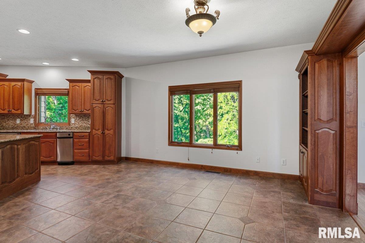 47 Woodland Trail Rochester, IL 62563 - Photo 22 of 96