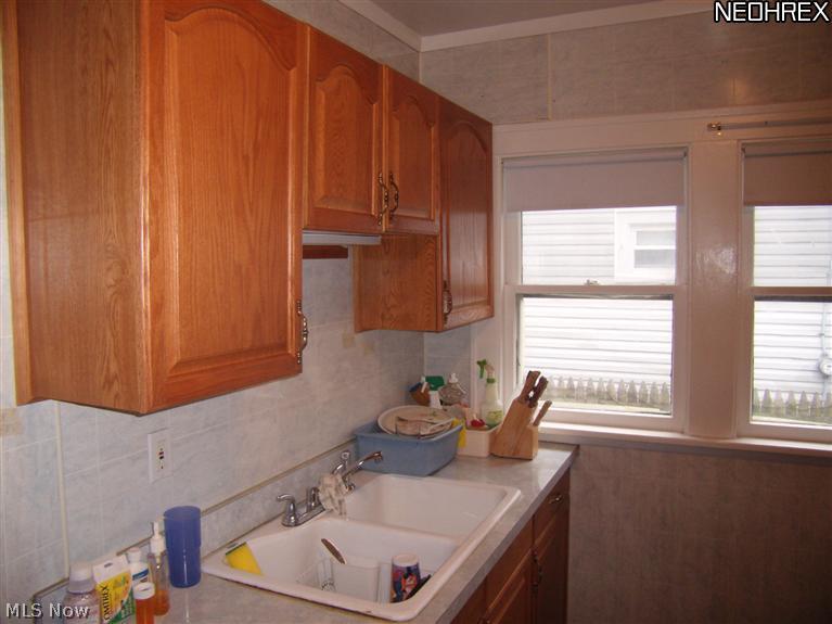 1351 Penhurst Road Cleveland, OH 44110 - Photo 8 of 18 Gallery Image 8