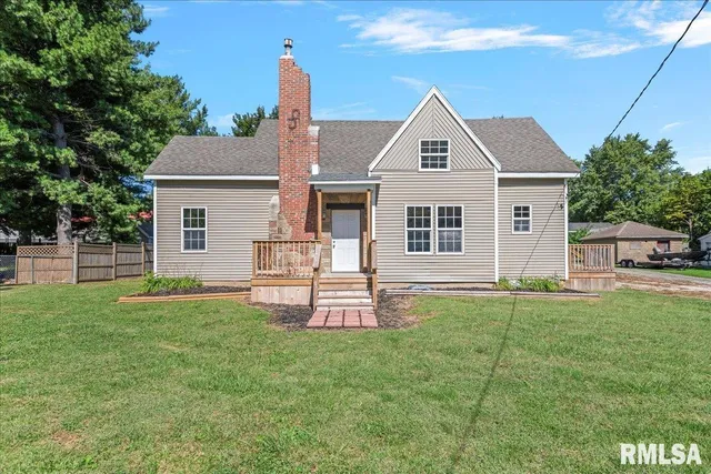 $145,000 | 116 East Ctr Street, Mount Auburn, IL 62547