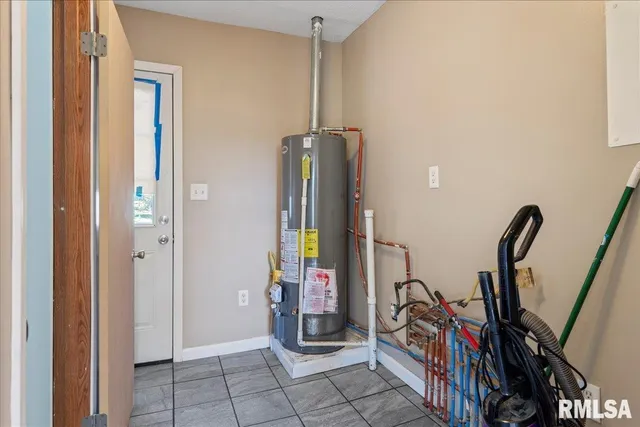 $145,000 | 116 East Ctr Street, Mount Auburn, IL 62547