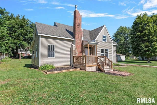 $145,000 | 116 East Ctr Street, Mount Auburn, IL 62547