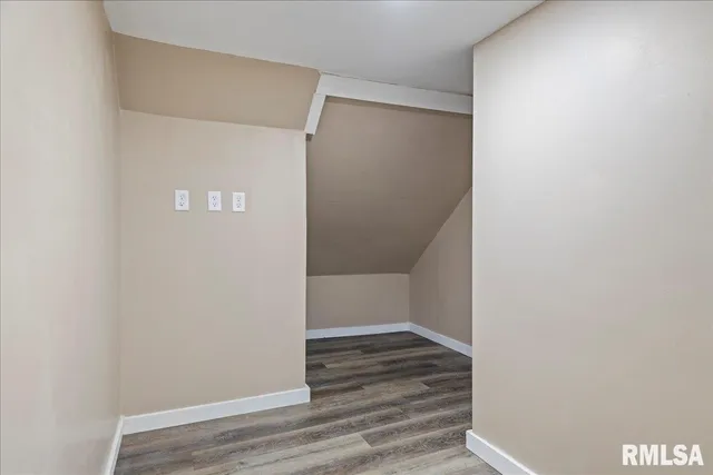 $145,000 | 116 East Ctr Street, Mount Auburn, IL 62547