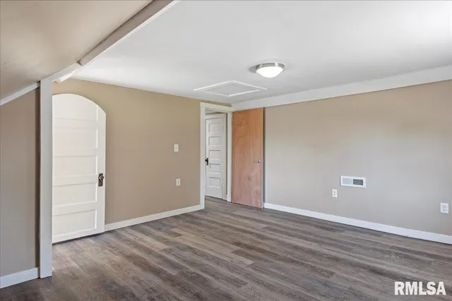 $145,000 | 116 East Ctr Street, Mount Auburn, IL 62547