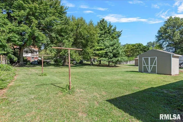 $145,000 | 116 East Ctr Street, Mount Auburn, IL 62547