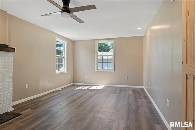 $145,000 | 116 East Ctr Street, Mount Auburn, IL 62547