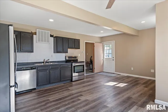 $145,000 | 116 East Ctr Street, Mount Auburn, IL 62547