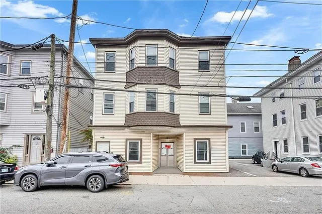 $2,249 | 186 Federal Street, Unit 1, Providence, RI 02903