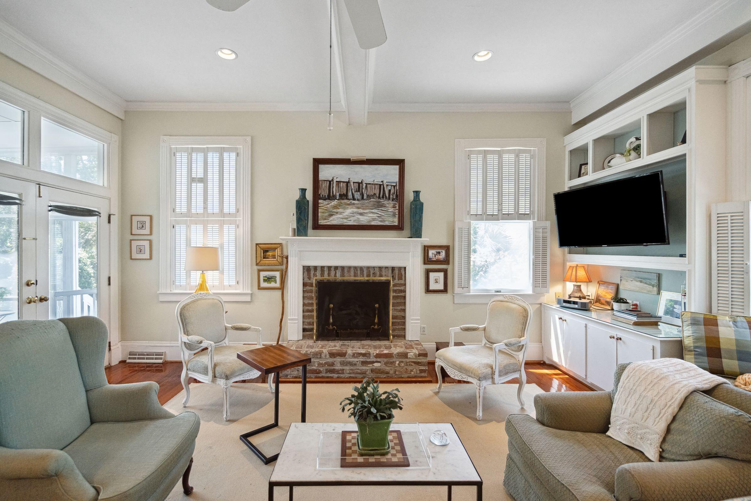 15 Rutledge Avenue Charleston, SC 29401 - Photo 29 of 70 Living Room