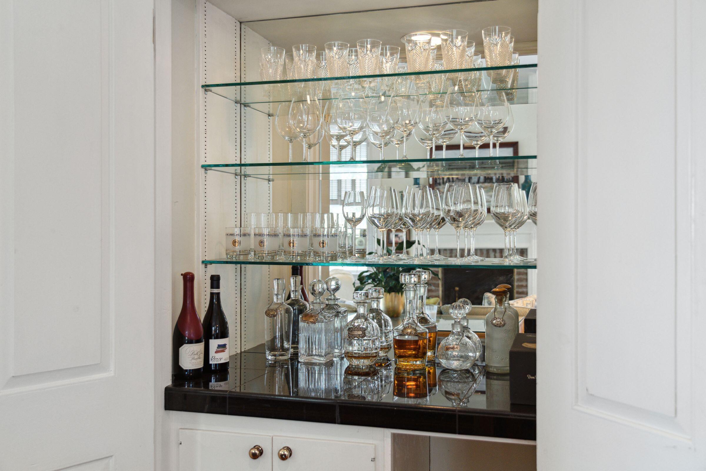 15 Rutledge Avenue Charleston, SC 29401 - Photo 34 of 70 Wet Bar