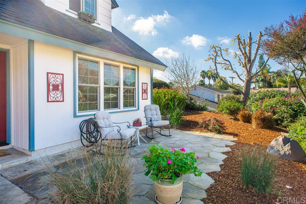 256 Blockton Road Vista, CA 92083 - Photo 3 of 25