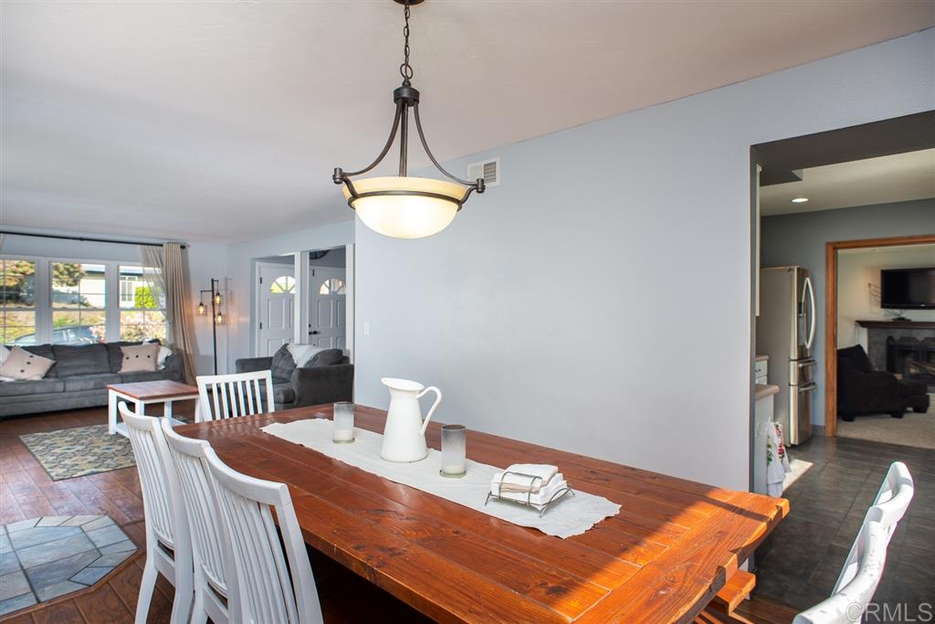 256 Blockton Road Vista, CA 92083 - Photo 5 of 25