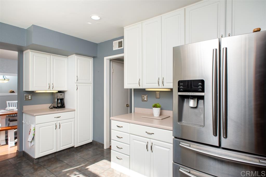 256 Blockton Road Vista, CA 92083 - Photo 8 of 25