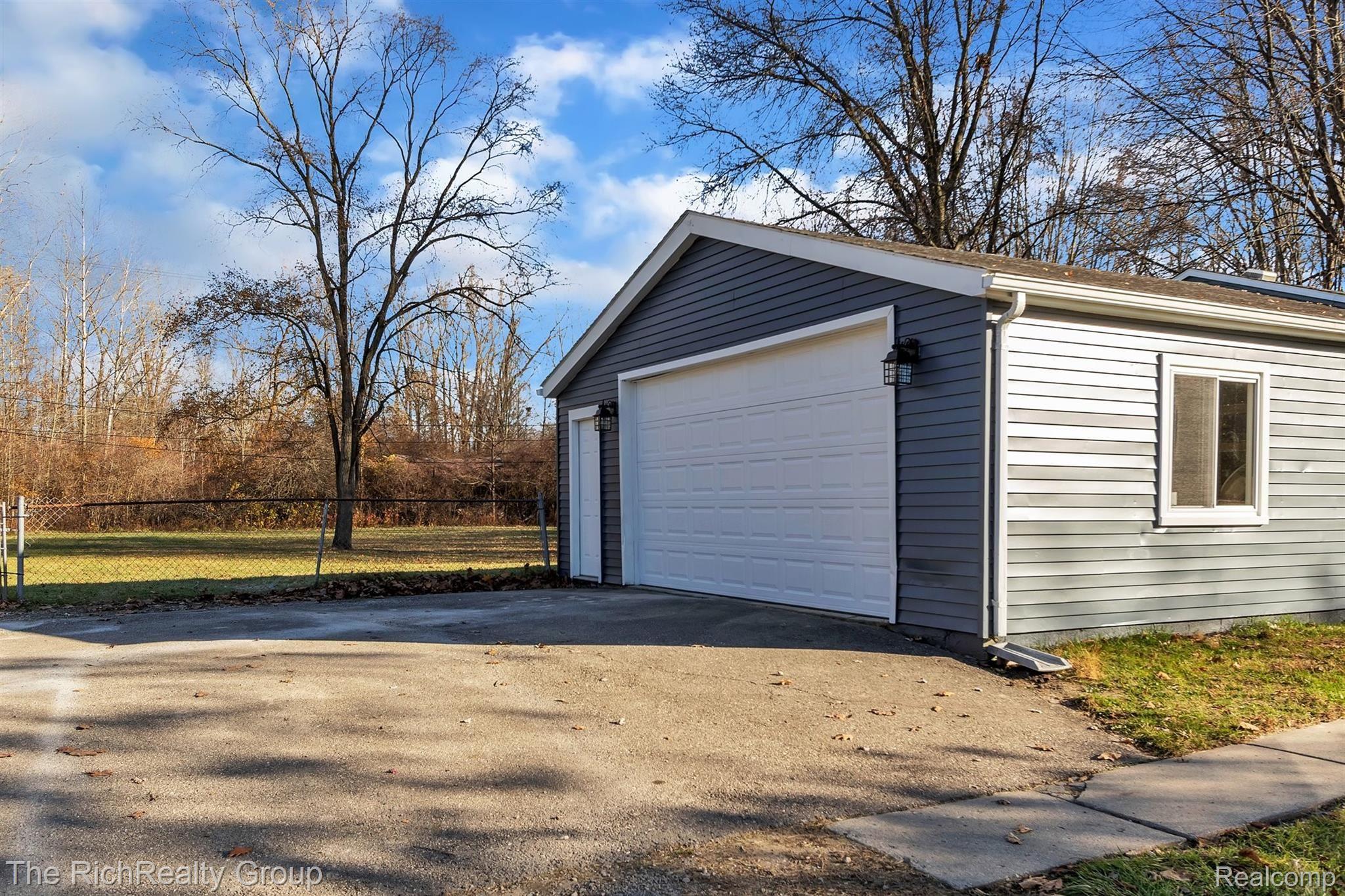 22701 Dickinson Road New Boston, MI 48164 - Photo 43 of 43 54-22701 Dickinson Rd-WindowStill-R.jpg