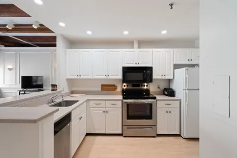 $979,000 | 15 Sleeper Street, Unit 407, Boston, MA 02210