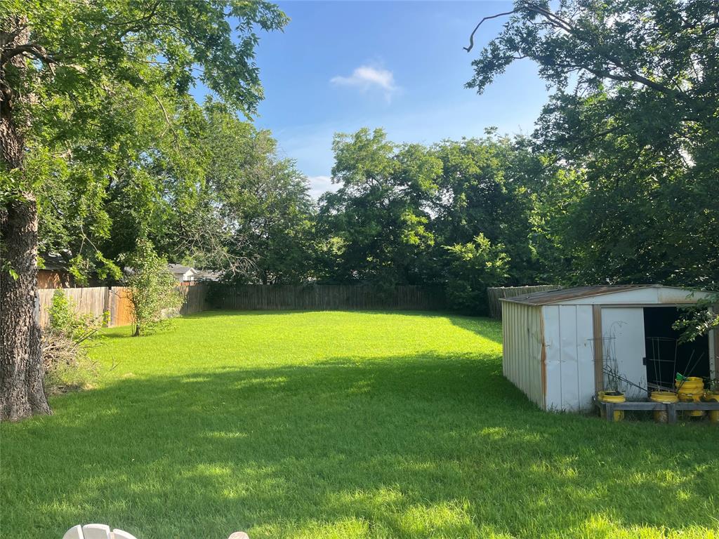 316 East White Street Pilot Point, TX 76258 - Photo 2 of 8