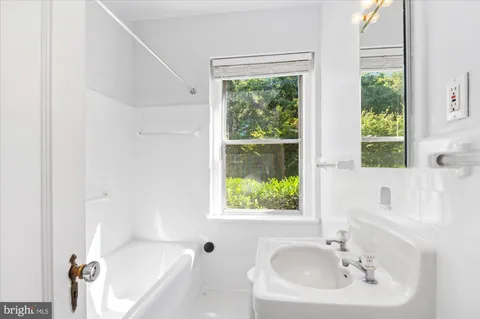 $599,000 | 3601 Connecticut Avenue Northwest, Unit 122, Washington, DC 20008
