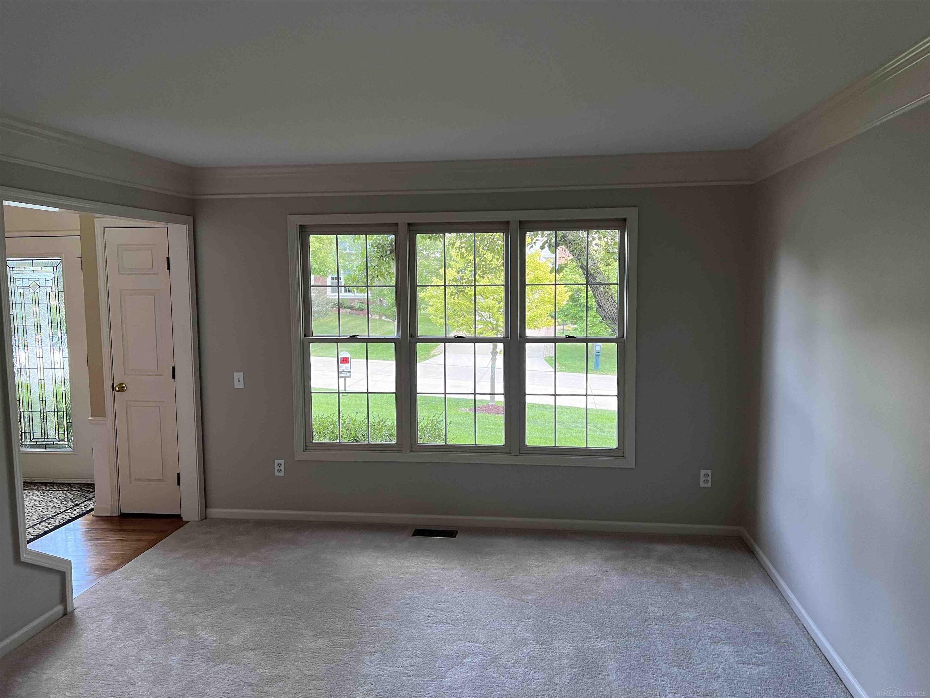 1691 Foresthill Drive Rochester, MI 48306 - Photo 16 of 41 50087048-15.JPG