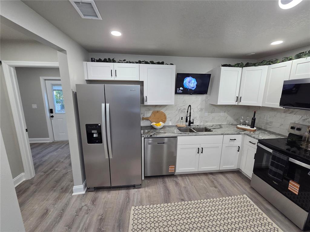 1106 Valencia Road Plant City, FL 33563 - Photo 12 of 64 Gallery Image 12