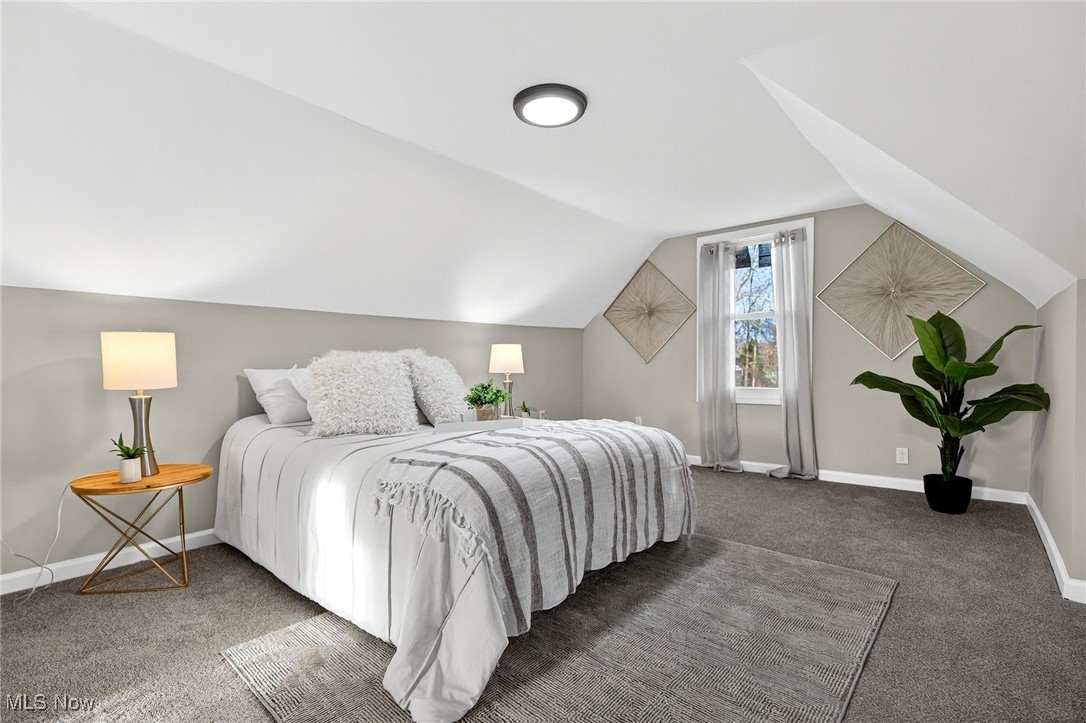 4960 Palmyra Road Southwest Warren, OH 44481 - Photo 27 of 41 Bedroom featuring vaulted ceiling and carpet flooring