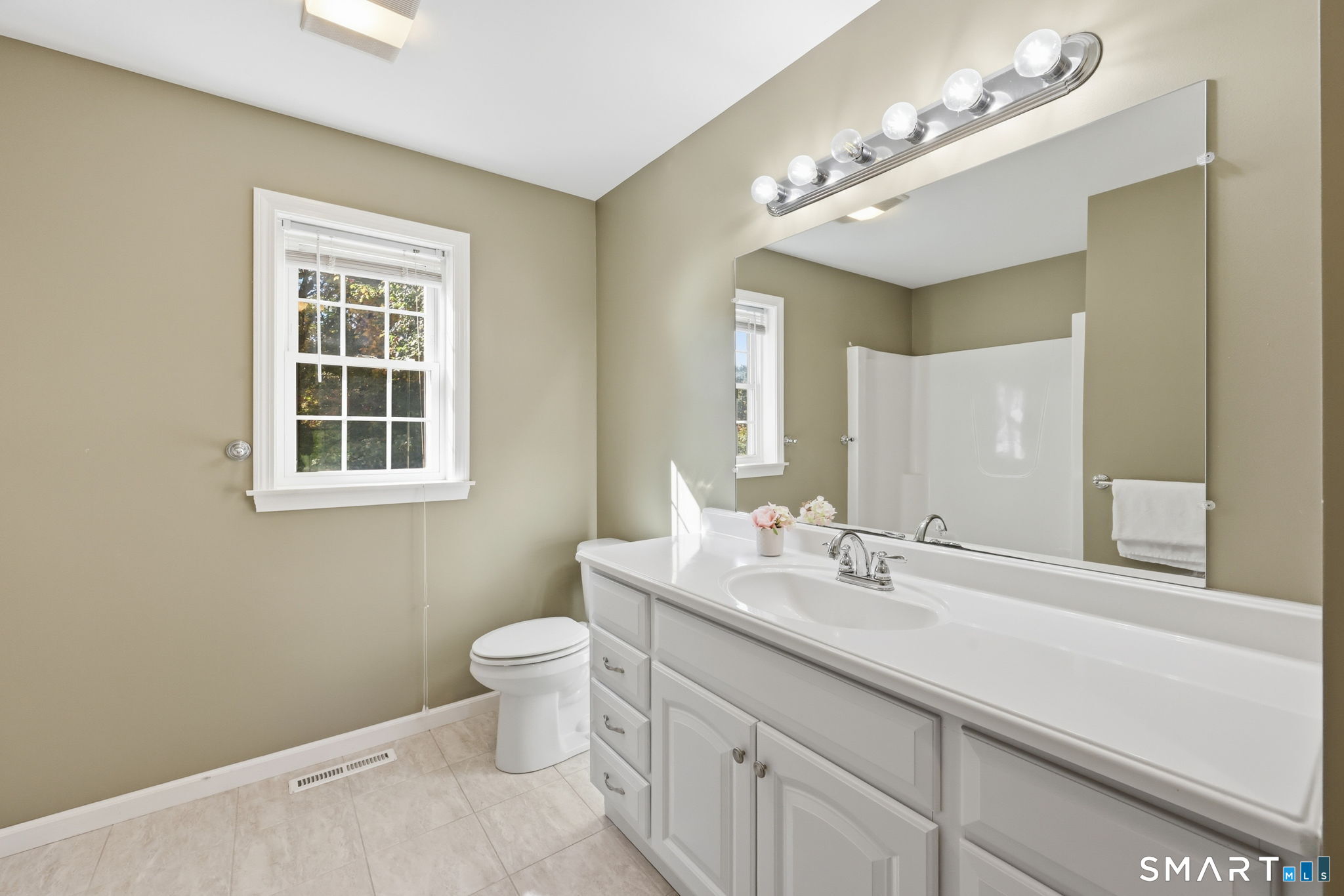 40 Valmore Road Bristol, CT 06010 - Photo 17 of 31 Primary en suite bathroom