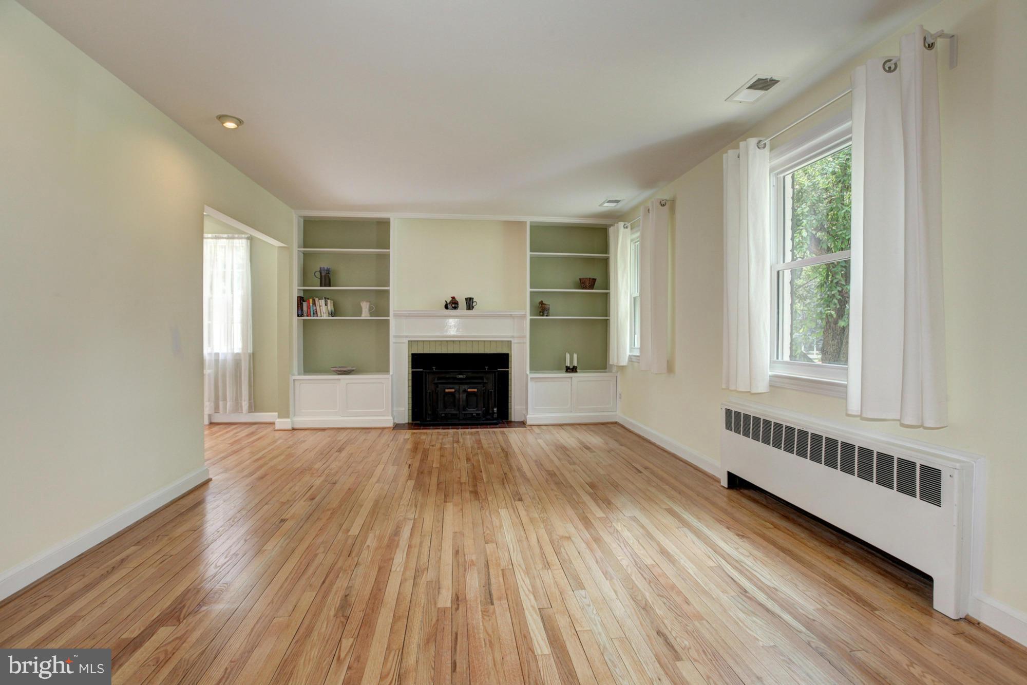 9015 Garland Avenue Silver Spring, MD 20901 - Photo 2 of 30 Living Room