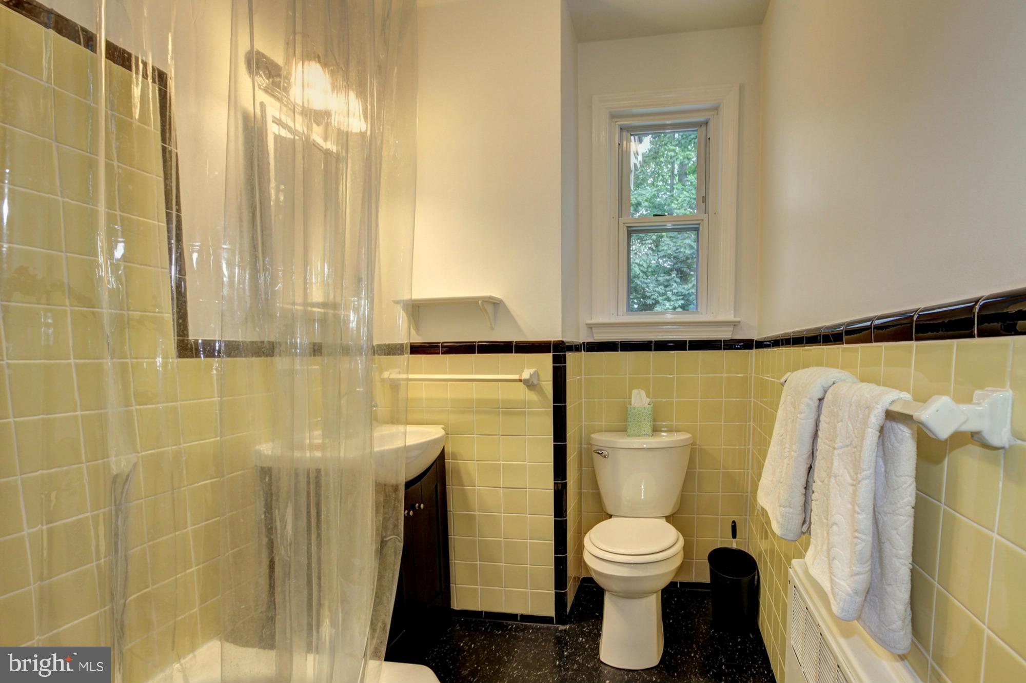 9015 Garland Avenue Silver Spring, MD 20901 - Photo 15 of 30 Bath