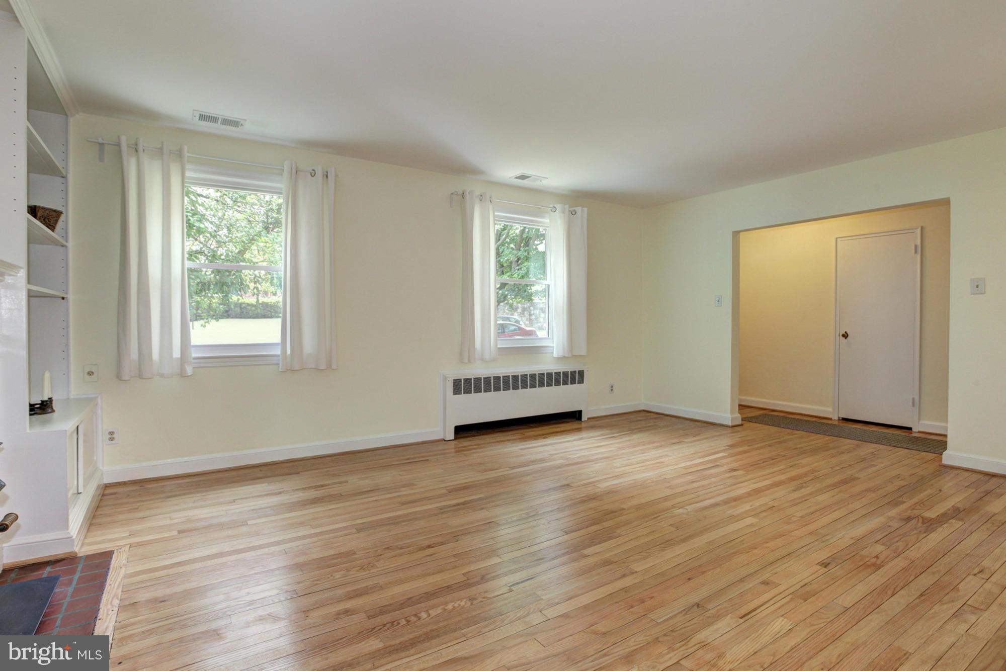 9015 Garland Avenue Silver Spring, MD 20901 - Photo 3 of 30 Living Room