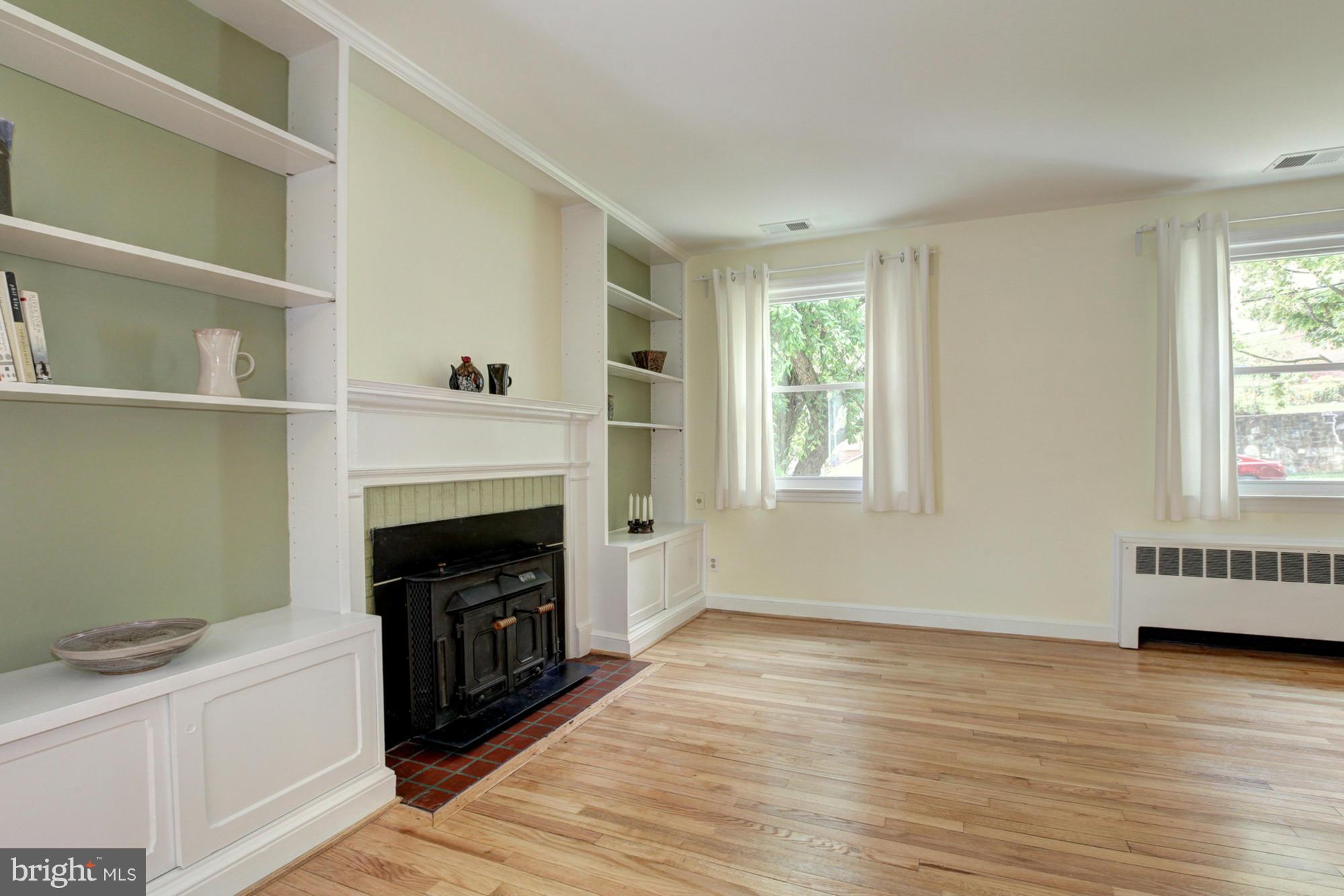 9015 Garland Avenue Silver Spring, MD 20901 - Photo 4 of 30 Living Room