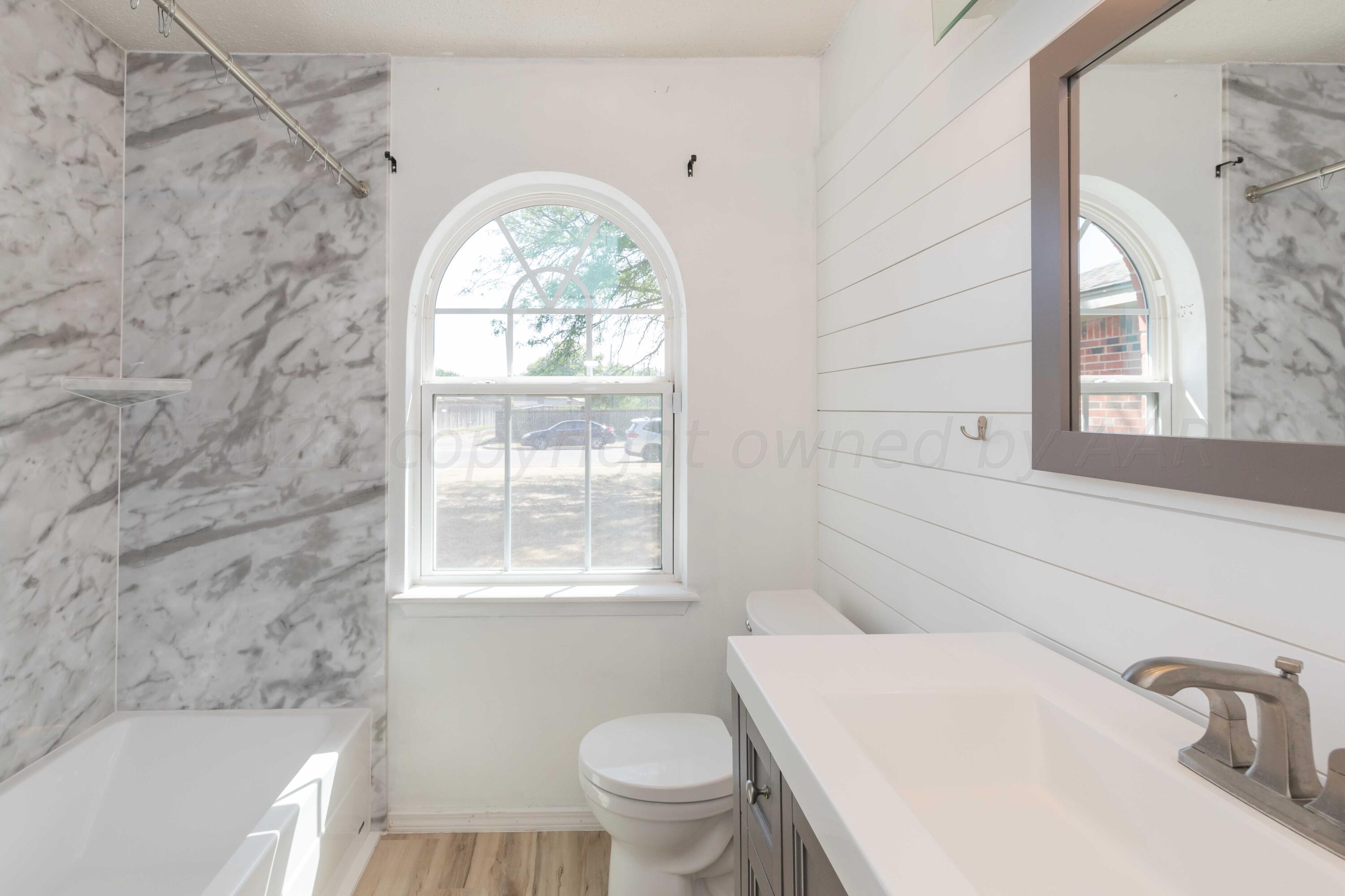 4004 Kingston Road Amarillo, TX 79109 - Photo 27 of 39 BATHROOM 2 VIEW 1