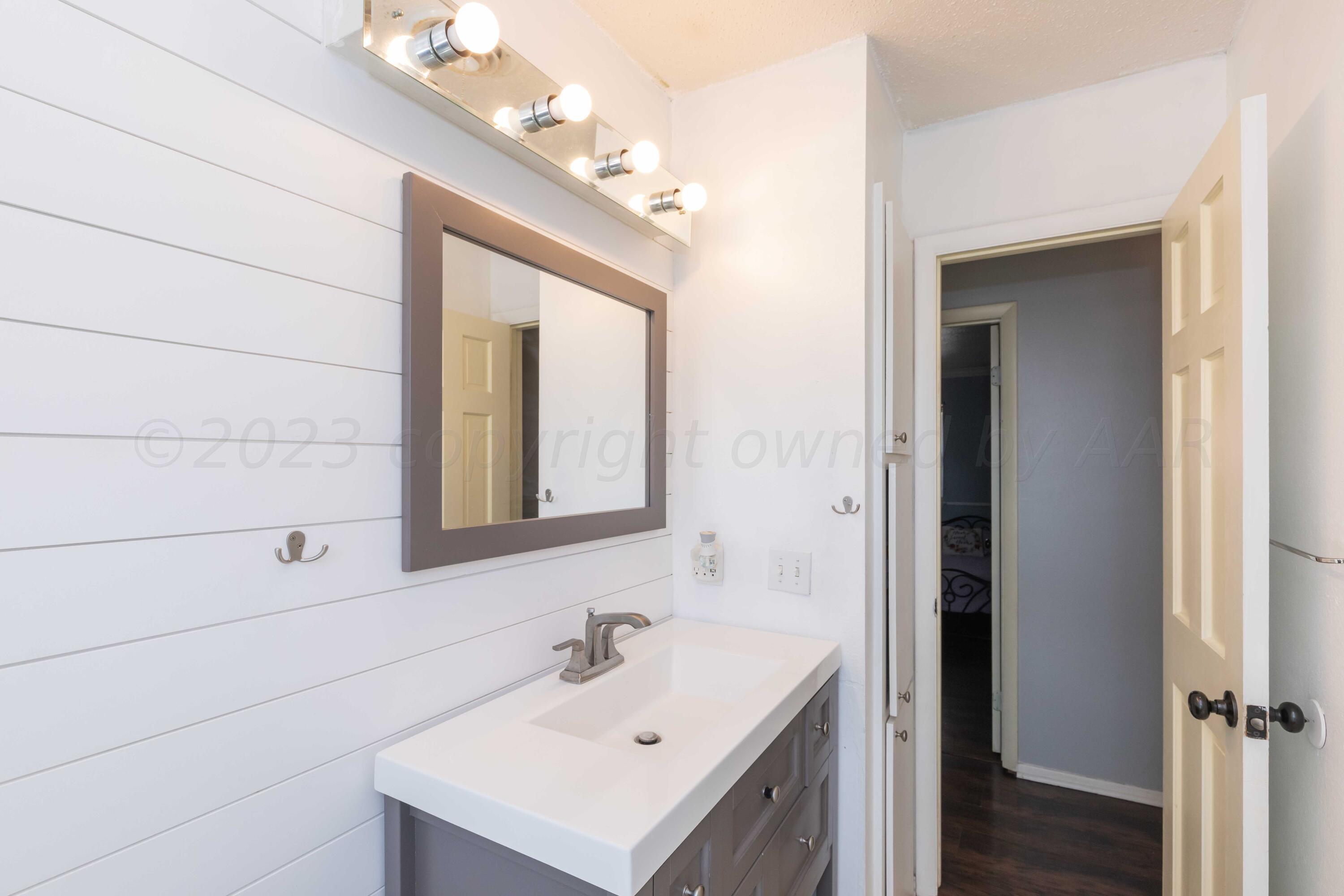 4004 Kingston Road Amarillo, TX 79109 - Photo 28 of 39 BATHROOM 2 VIEW 2