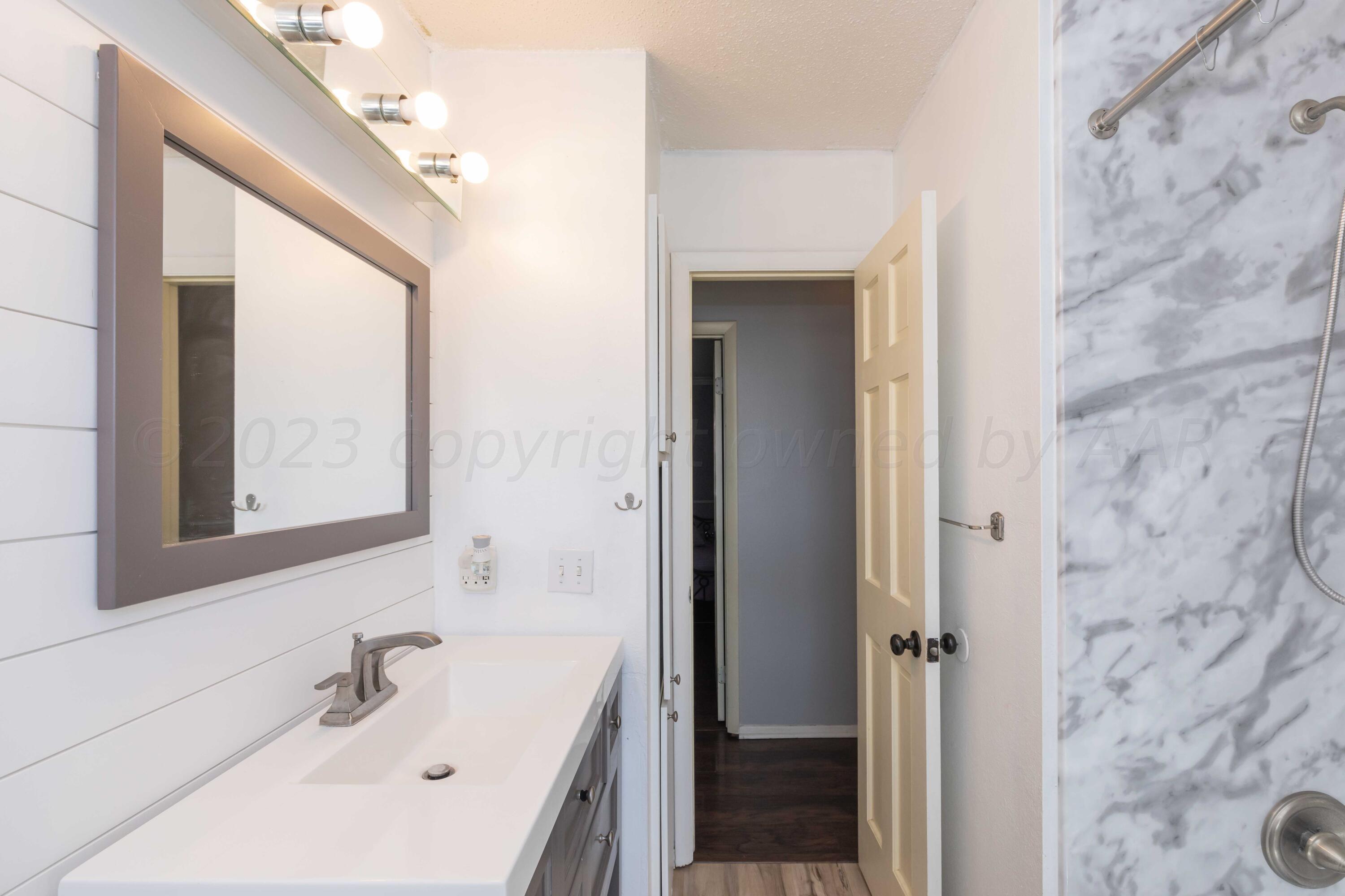 4004 Kingston Road Amarillo, TX 79109 - Photo 29 of 39 BATHROOM 2 VIEW 3