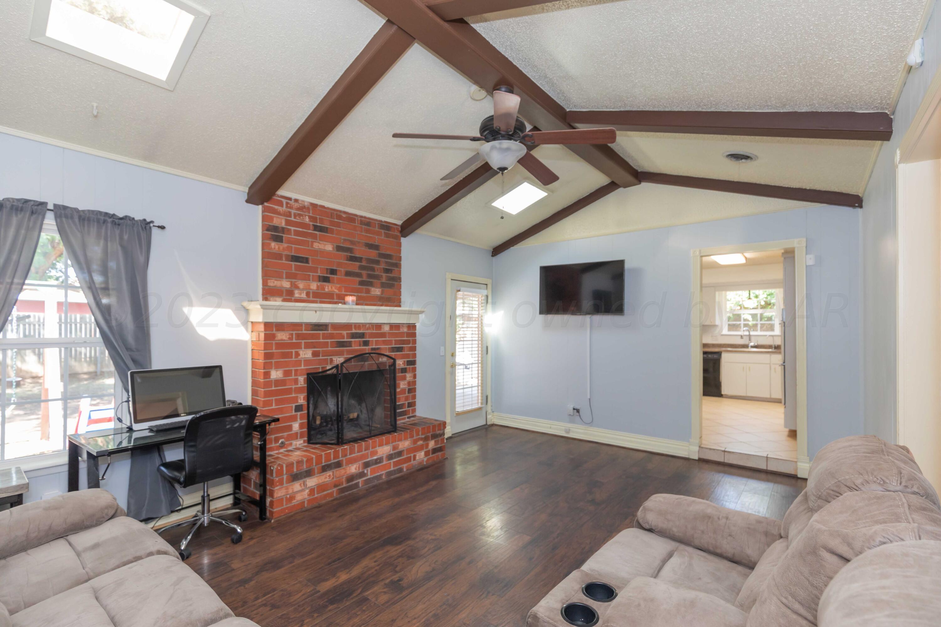 4004 Kingston Road Amarillo, TX 79109 - Photo 6 of 39 LIVING ROOM VIEW 2