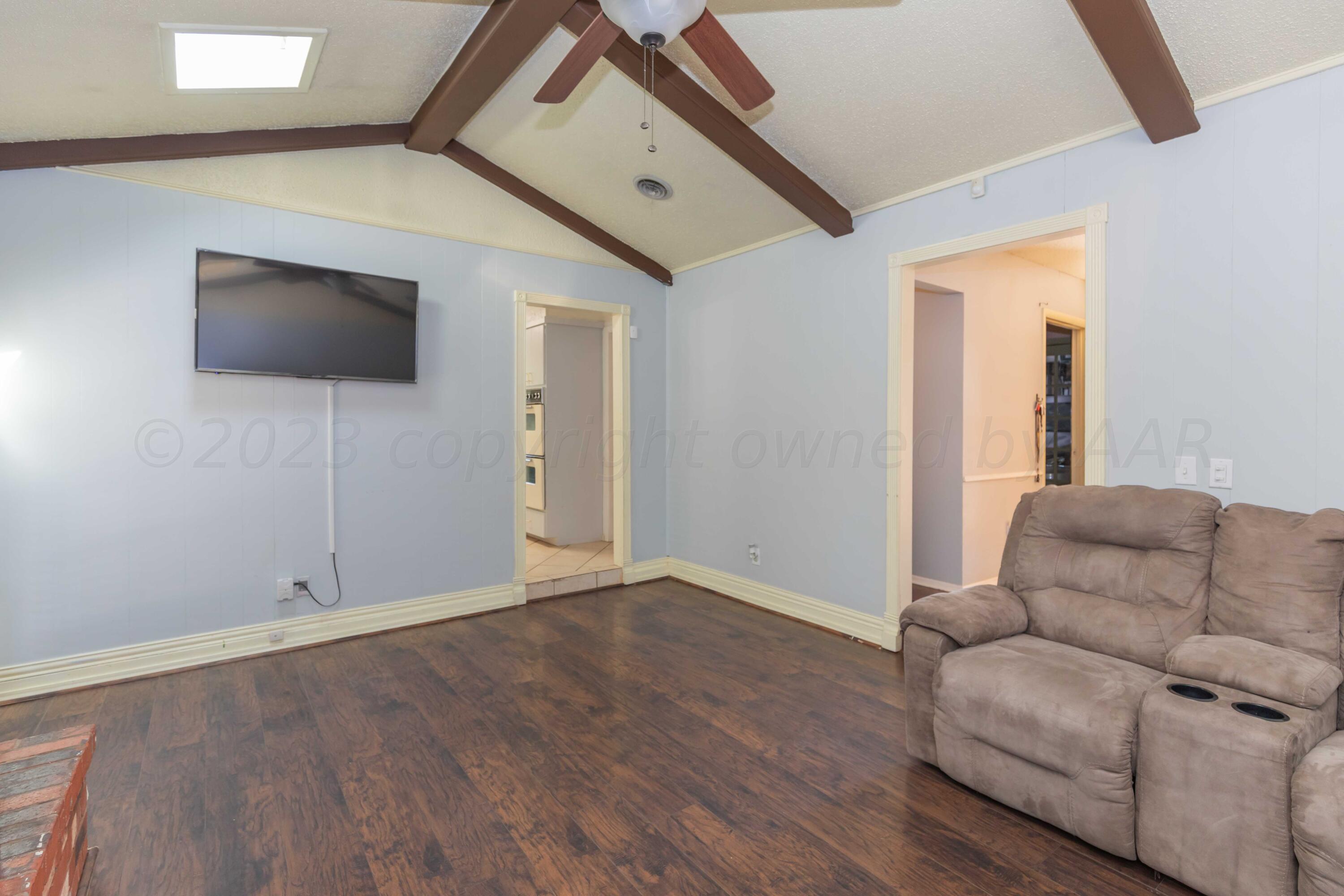 4004 Kingston Road Amarillo, TX 79109 - Photo 7 of 39 LIVING ROOM VIEW 3