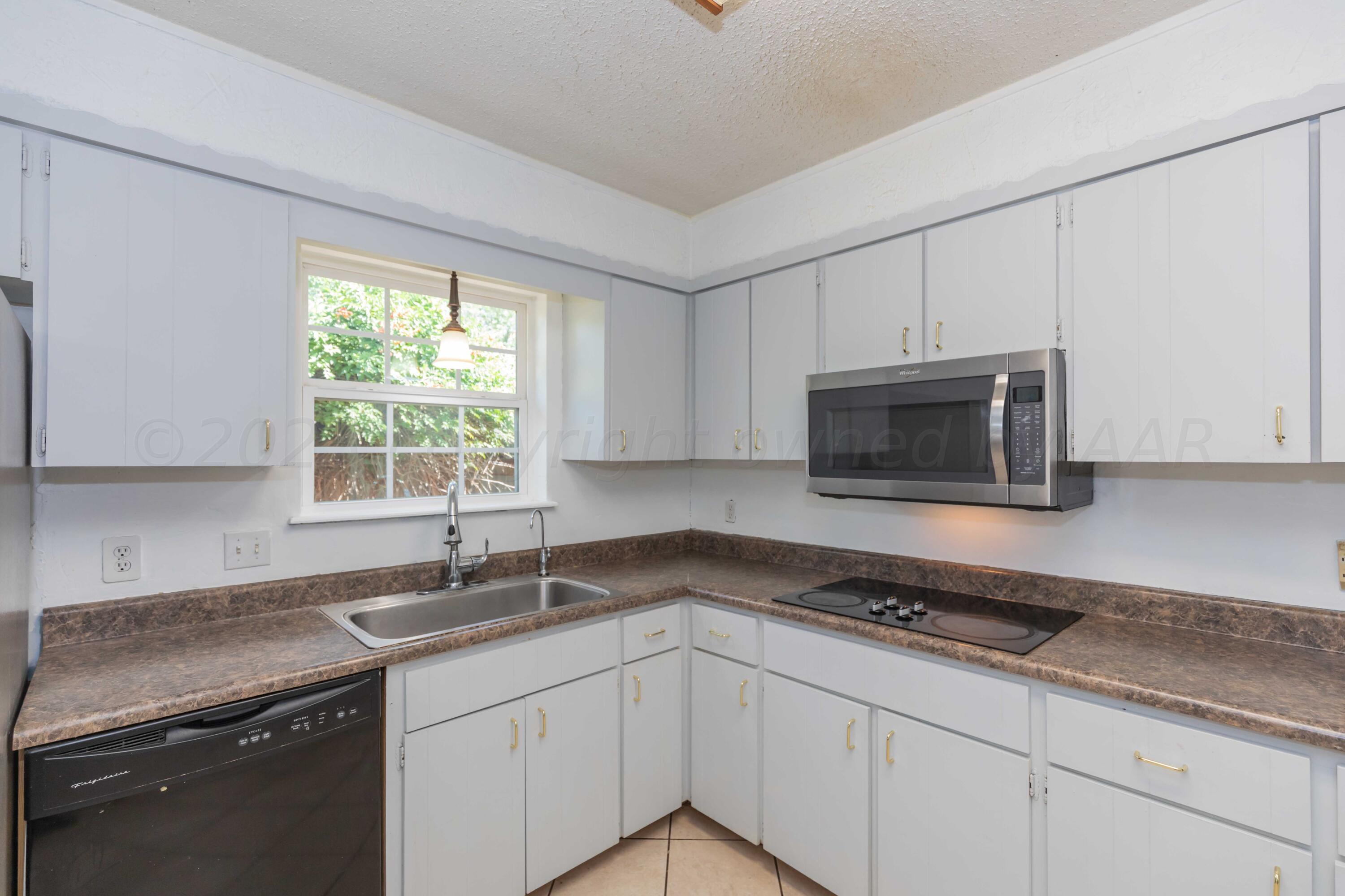 4004 Kingston Road Amarillo, TX 79109 - Photo 9 of 39 KITCHEN VIEW 2
