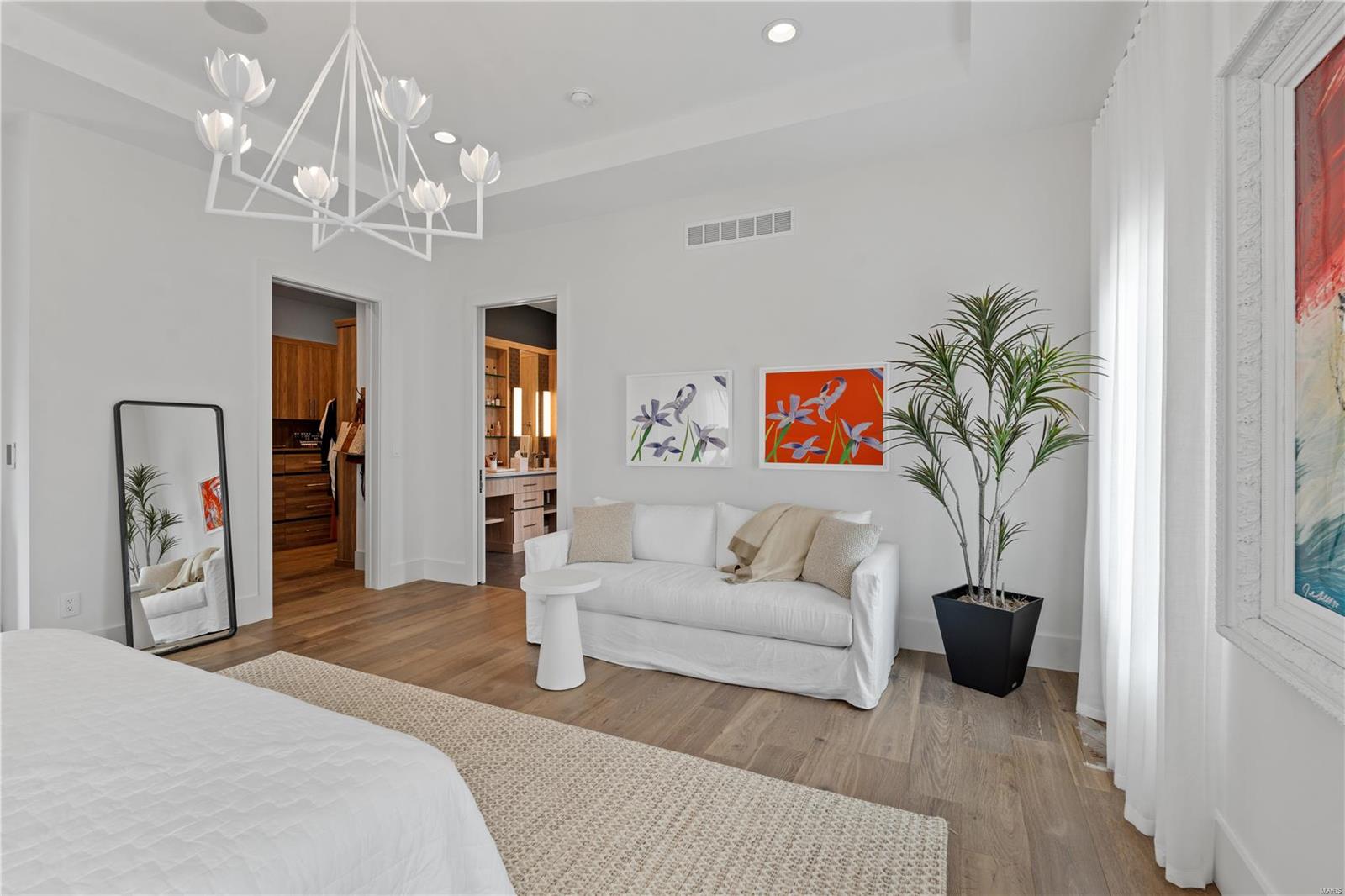 9147 Clayton Road Ladue, MO 63124 - Photo 16 of 48 Gallery Image 16