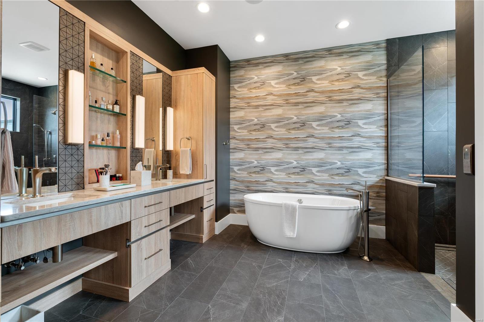 9147 Clayton Road Ladue, MO 63124 - Photo 19 of 48 Gallery Image 19