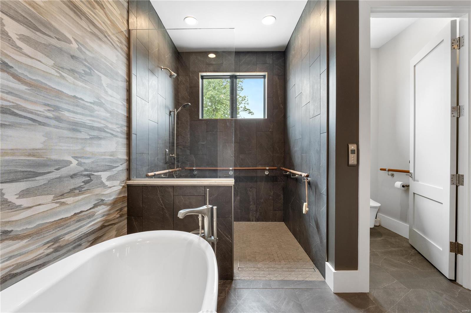 9147 Clayton Road Ladue, MO 63124 - Photo 20 of 48 Gallery Image 20