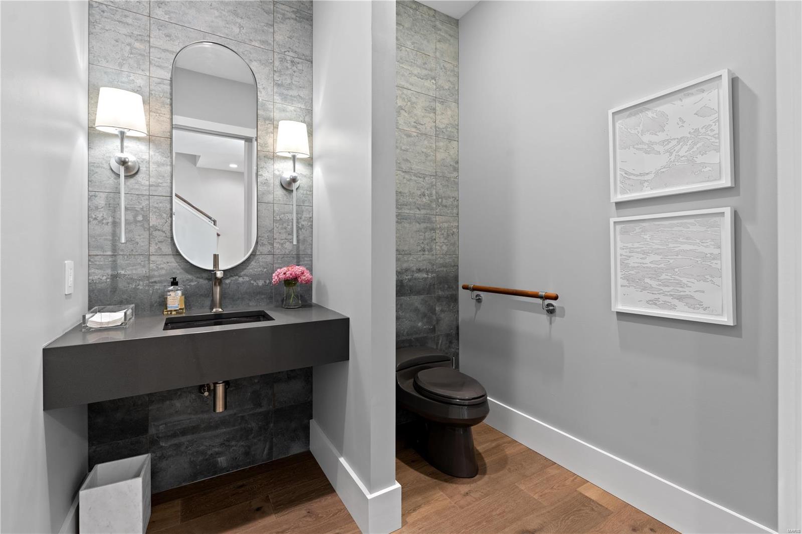 9147 Clayton Road Ladue, MO 63124 - Photo 23 of 48 Gallery Image 23