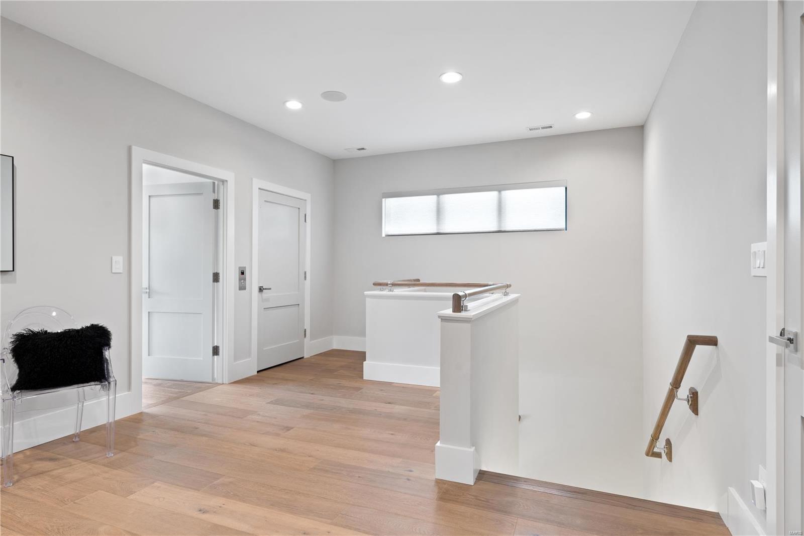 9147 Clayton Road Ladue, MO 63124 - Photo 26 of 48 Gallery Image 26